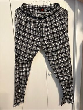 Black & White Plaid Men’s Lounge Pants